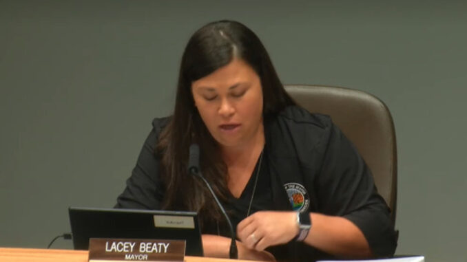 Mayor Lacey Beaty at Beaverton city council meeting